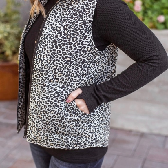 Full front zip up Leopard Vest - Picture 2 of 2